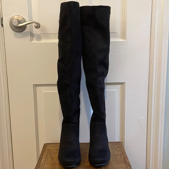 A’Mano-Comet suede black over the knee boots with 3 inch heels. Size 6 - Picture 1 of 6
